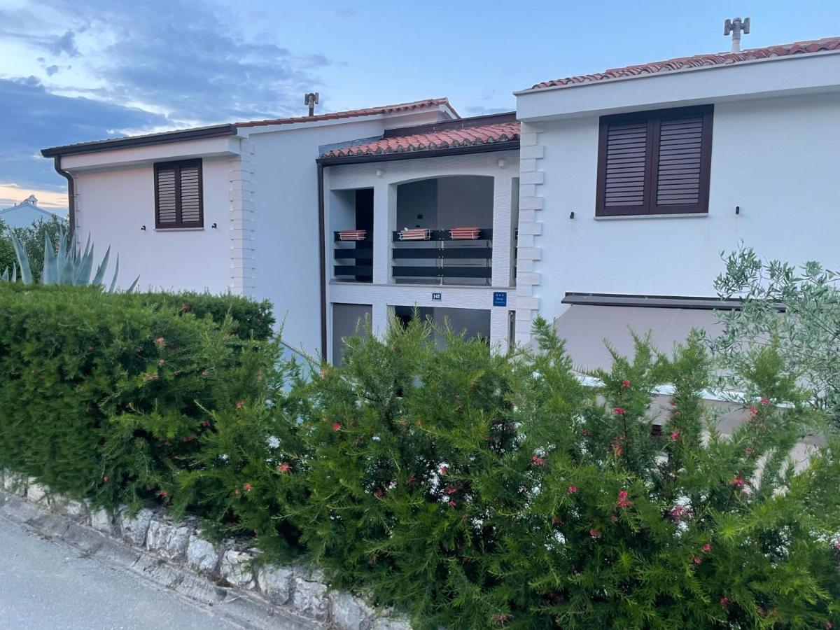 Residence4A-Appartamento Rosso Ravni Exterior photo