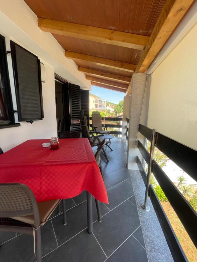 Residence4A-Appartamento Rosso Ravni Exterior photo
